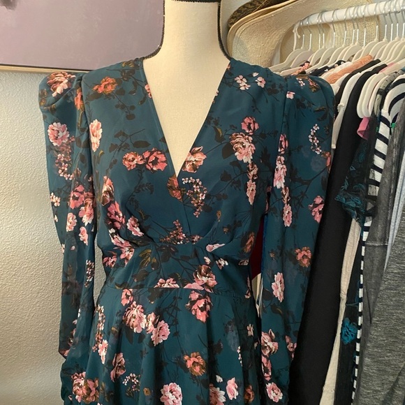 Lini Women’s Green Isabelle Puff Sleeve Floral Dress - Picture 3 of 16